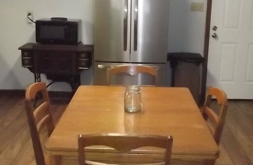Wellington House | Escape to the lake 2 Bedroom Cabin, Boat Parking & Ample Outdoor and Deck Space.