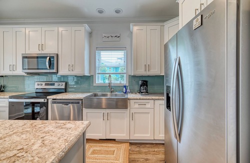 Island Oaks Cottage | Escape to the perfect family summer retreat!
