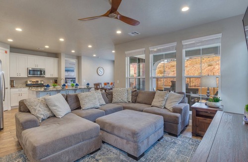 Washington House | Escondido 2275, Sleeps 20, Ping Pong Table, BBQ - near Sand Hollow, and Quail Creek