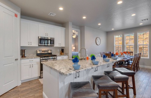 Washington House | Escondido 2275, Sleeps 20, Ping Pong Table, BBQ - near Sand Hollow, and Quail Creek