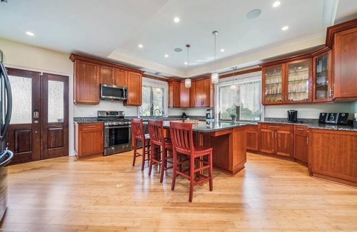 South Haven House | European House.Hot Tub.Walk to Beach. Private Pool Next Summer 2027.