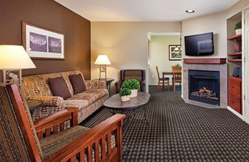 Bass Lake Resort | Everything you dreamt of is at your doorstep !