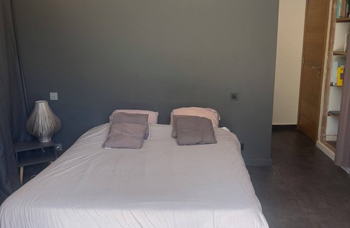 Cirendinu Bed & Breakfast | Exclusive 23m² suite close to the beach