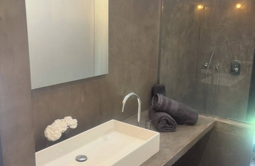 Cirendinu Bed & Breakfast | Exclusive 23m² suite close to the beach