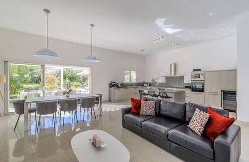 Calvi Villa | Exclusive Four-Bedroom Villa featuring a Private Pool, Garden, Parking and Spa