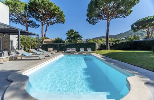 Calvi Villa | Exclusive Four-Bedroom Villa featuring a Private Pool, Garden, Parking and Spa