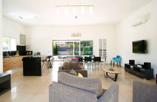 Calvi Villa | Exclusive Four-Bedroom Villa featuring a Private Pool, Garden, Parking and Spa