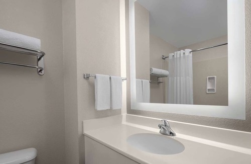 Snail Hotel | Executive 1BR Suite | Sunnyvale Center | Quiet Locale
