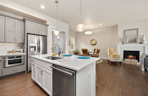 Loveland House | Executive Edge-Master Balcony Mtn Views!