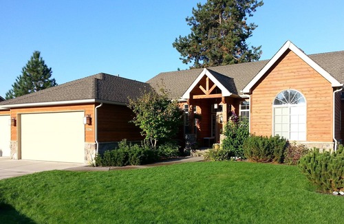 Hayden House | Executive Home in Hayden Lake Country Club Estates Discounts for 7+ & 28+ nights
