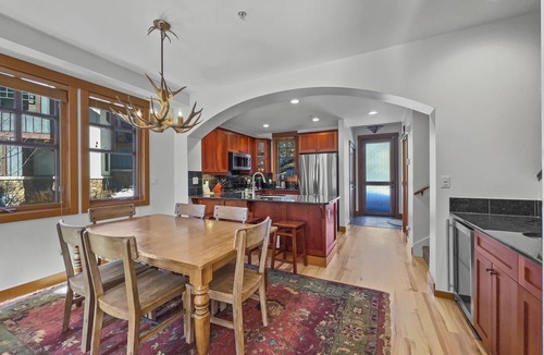 Copper Mountain Village House | Executive Town Home, Short Walk to Lifts, Ski In, Extra Bedding 164D