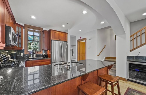 Copper Mountain Village House | Executive Town Home, Short Walk to Lifts, Ski In, Extra Bedding 164D