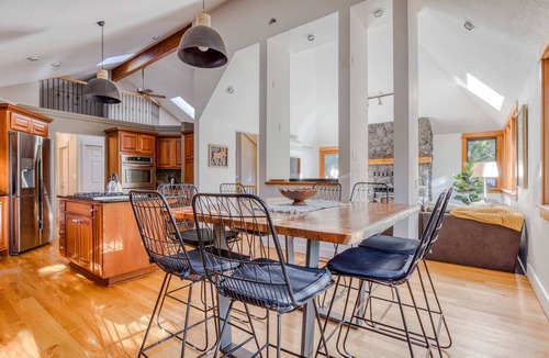 Welches House | Expansive golf-view getaway with private hot tub, pool, fast WiFi & game room