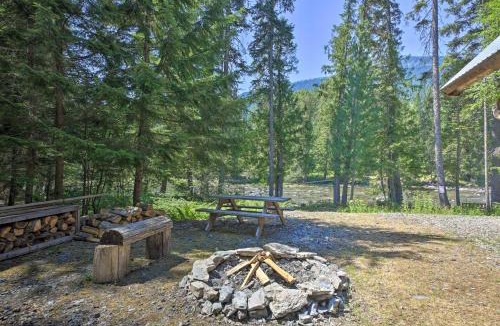 Bonners Ferry House | Expansive Moyie Riverfront Cabin - Pets Welcome!