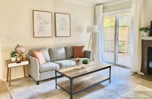 South Natomas Apartment | Experience Sacramento with Tranquil Lakeside Views