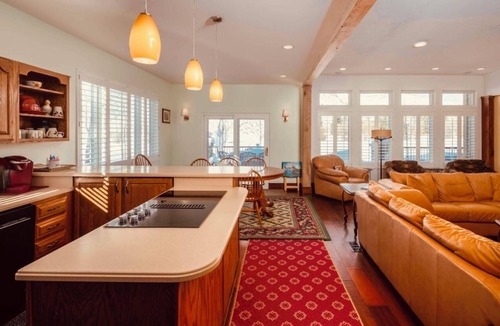 Sun Valley House | Experience Sun Valley │ Après-Ski Hot Tub on Golf Course │