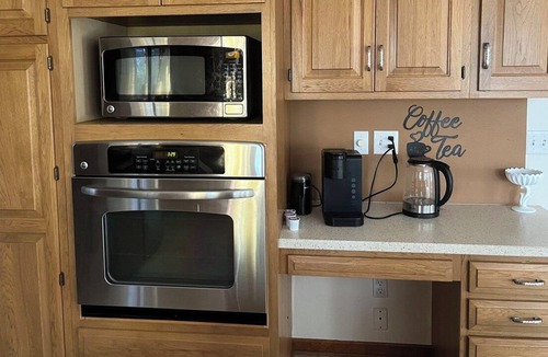Maumee House | Experience the midwest American Village life in cozy home