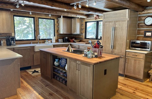 Board Ranch Cabin | Experience the tranquility and magic of Sun Valley at this Board Ranch log cabin
