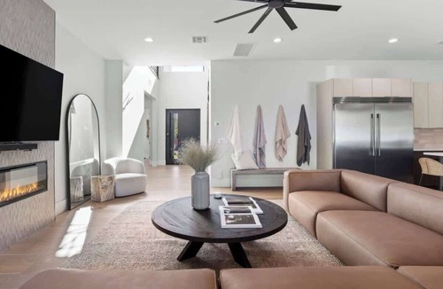 Southwest Village House | Experience The Westly! Very Clean, Walk to Oldtown