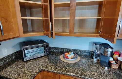 Post Falls House | Experience Your Comfy Home Base Getaway - NEW TESLA/EV CHARGER. 5-6 star