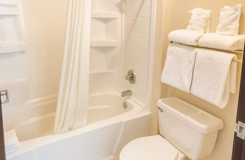 Window Rock Hotel | Explore Navajo Nation! 4 Units Minutes to Navajo Nation Museum! W/Pool Access!