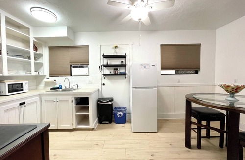 Ahwahnee Cabin | Explorer Suite - Sierra Mountain Lodge Vacation Rentals - Ahwahnee CA