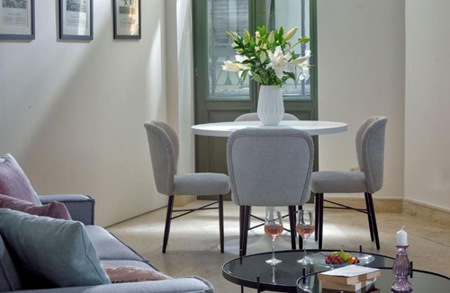 Thissio Villa | Exquisite Athens Villa 1 Bedroom Villa Izuru Acropolis View