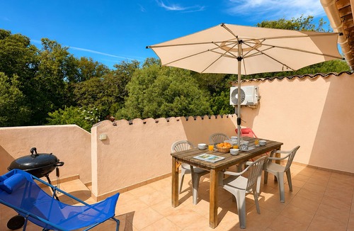 Arca Apartment | F2 for 4 people quiet with terrace and large garden, Clim. Wireless.