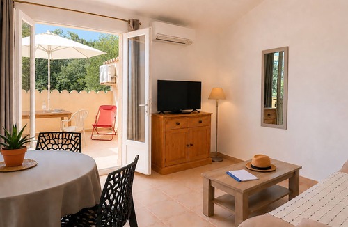 Arca Apartment | F2 for 4 people quiet with terrace and large garden, Clim. Wireless.