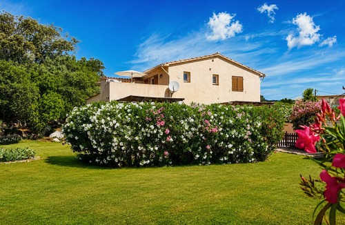 Arca Apartment | F2 for 4 people quiet with terrace and large garden, Clim. Wireless.