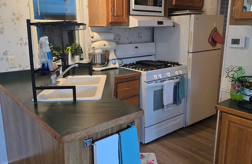 Pierceton House | Fabulous 5-bedroom mobile home with AC in Pierceton