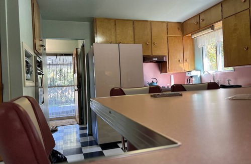 Salina House | Fabulous 50's & Hot Tub