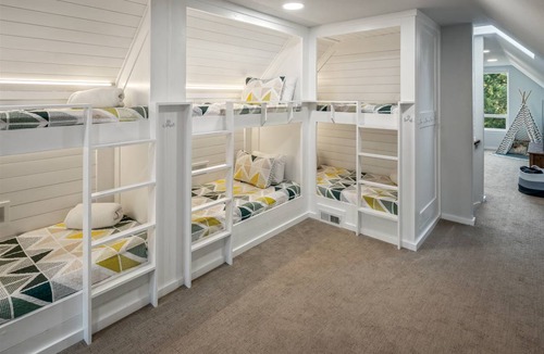 Sagle House | Fabulous Waterfront Home Ideal for Families and Friends