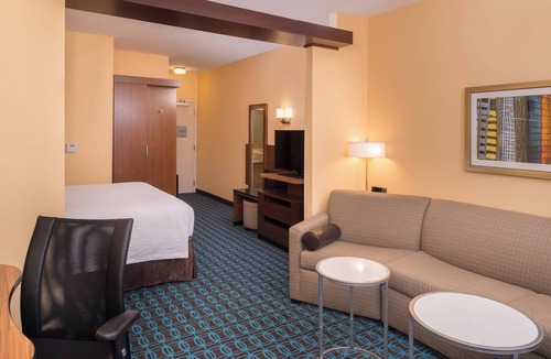 Huntington Hotel | Fairfield Inn & Suites by Marriott Huntington