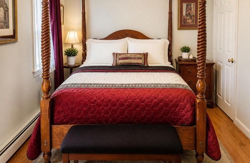 Fall River Apartment | Fall River Stay Stylish 2BR Urban Haven Suite