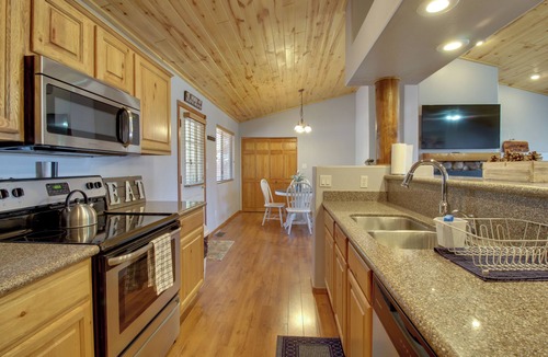 Zane Grey Cabin | Families Welcome! Overgaard Cabin w/Playground