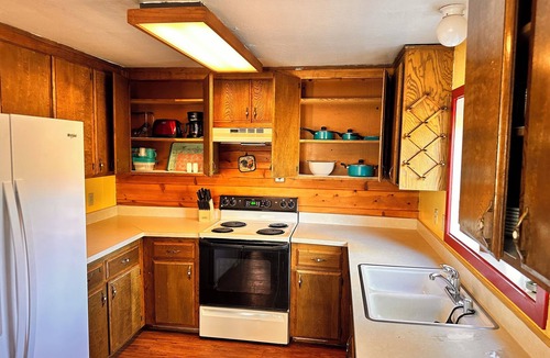 Auberry Cabin | Family and pet friendly cabin near Shaver Lake!