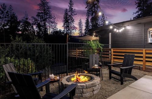Yosemite Forks Cabin | Family Cabin, Dog, Ht Tb, 15 min Yosemite, Valentine's Day + Firefall Packages