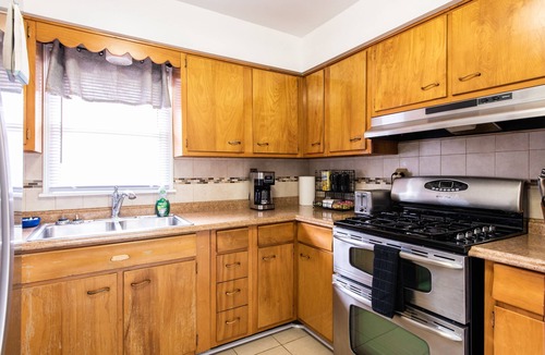 Iroquois House | Family Friendly 3 bed 2 bath close to many Louisville Landmarks