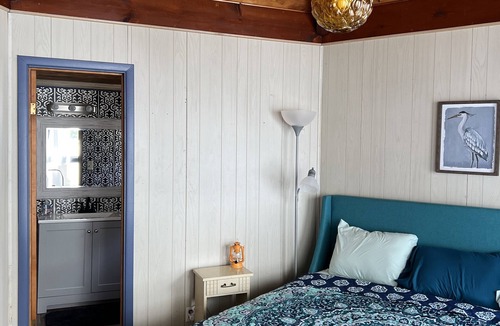 Grenell Cottage | Family friendly 3 bedroom Cottage with deck