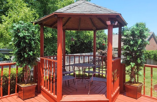Keene House | Family Friendly 3 BR w/King Bed and Jacuzzi tub