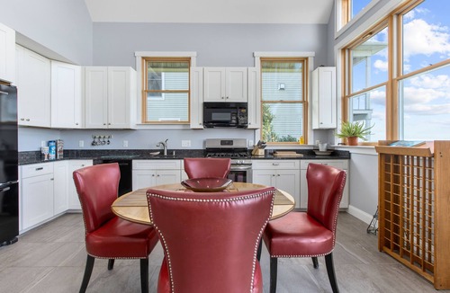 Tilghman House | Family Friendly Cottage - Waterfront. Spectacular Sunsets over Chesapeake Bay
