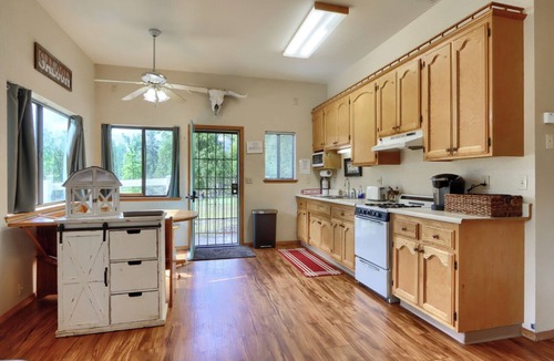 Mariposa House | Family Friendly Farm Stay Near Yosemite