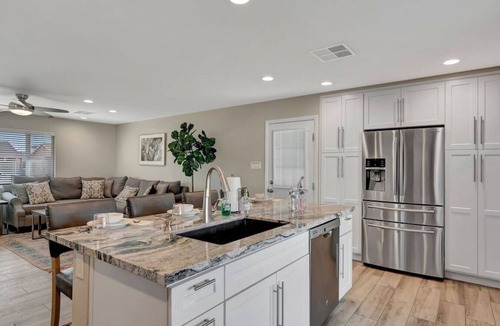 Papago Parkway House | Family Friendly Getaway 3bd/2ba w/Pool