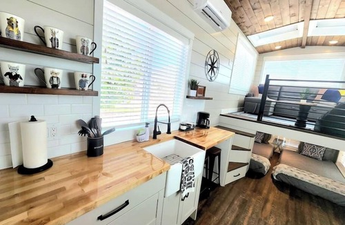 Apple Valley House | Family-Friendly Tiny Home Firepit BBQ Zion