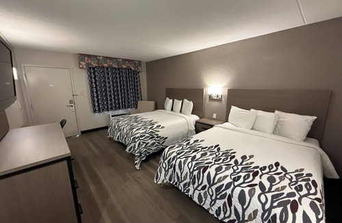 Tucson Hotel | Family-Friendly Twin Queen Beds—Perfect Base for Exploring Nearby Attractions