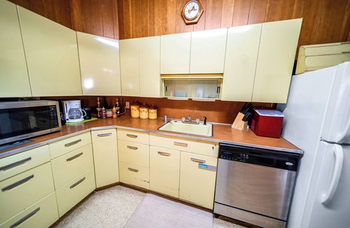 Price House | Family Fun Retro Vibe! Spacious & Charming w/Games, Firepit, & Fenced Yard!