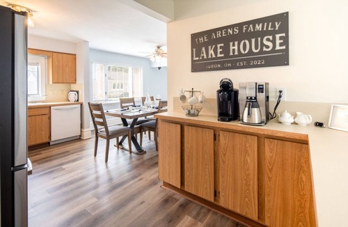 Huron House | Family Getaway to Lake Erie with Private Beach Access