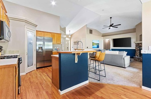Meridian House | Family home -desirable neighborhood w/pool access
