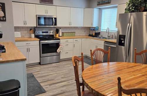 Springerville House | Family Hot Tub Retreat & Starlink!